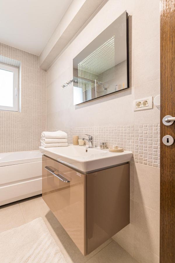 Apartament 2 Camere Narcis Brasov Ngoại thất bức ảnh